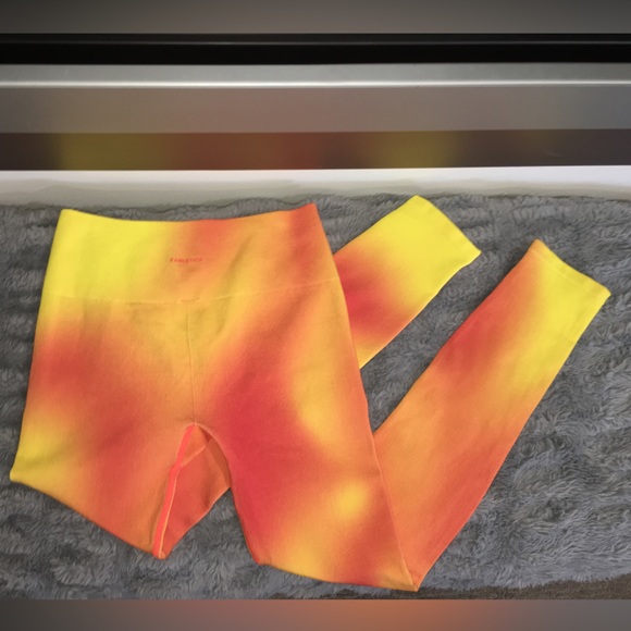 Fabletics Cloud Seamless High-Waisted Leggings - Size Small - Picture 3 of 10